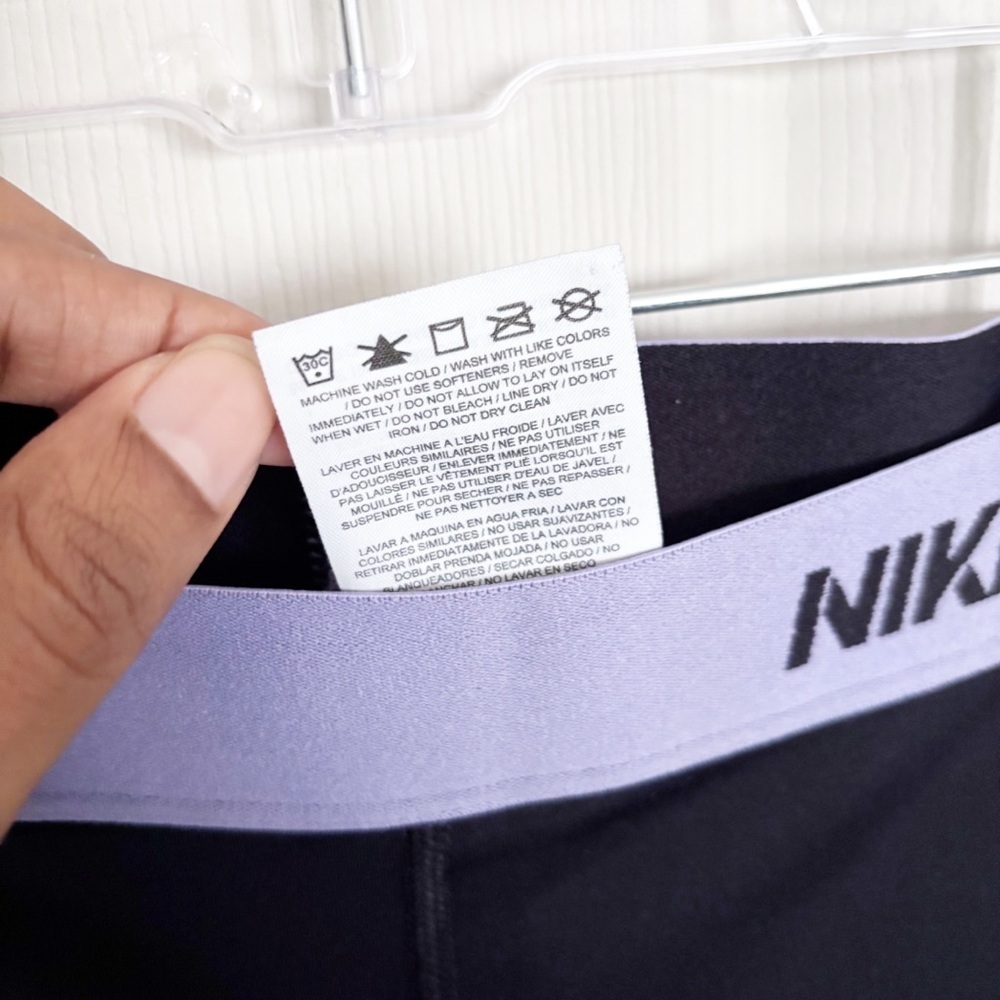 Nike Black Knee Length Leggings Size Small - Picture 3 of 3